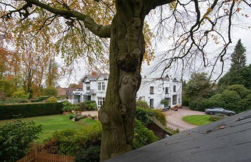 Luxury Coach house next to woodland in Knutsford - Photo 38