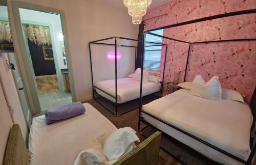 Houston's Downtown Bloom House - Spacious Floral Escape for Groups - Foto 2