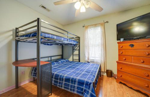 Candler Home with Large Deck Hike, Bike and Unwind! - Foto 15