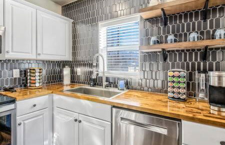 Vibrant Watermelon - Hot Tub, BBQ-Grill, King-Bed, Backyard, Parking - Foto 25