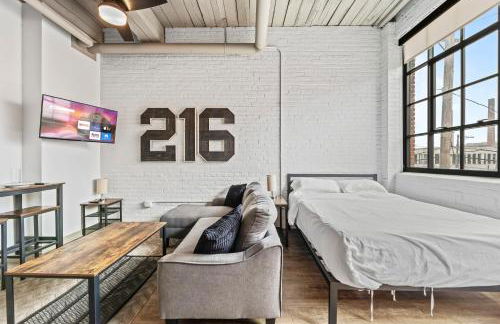 Studio Apt In DT l Parking l Fast Wi-fi l Café - Foto 3