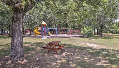 Fairfield Bay Gem with pool access and 4 Mi to Lake - Foto 2