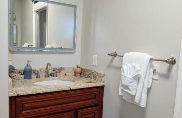 3br,3ba home near Downtown and Airport, Walk to the Stadium - Foto 19