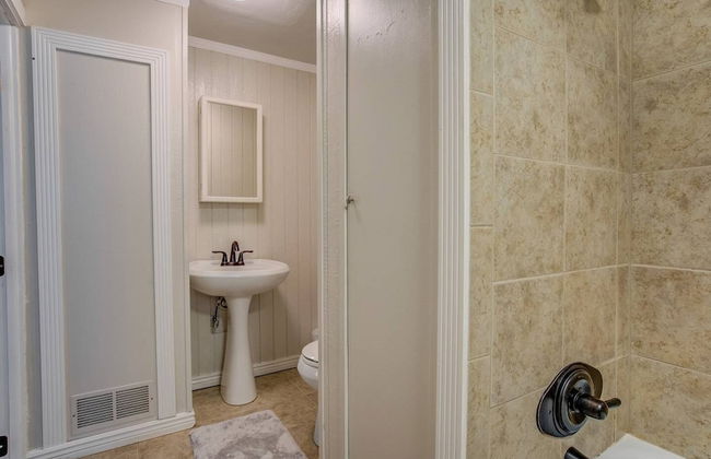 2 Bedroom near Parks, A Lake, Downtown - Foto 20