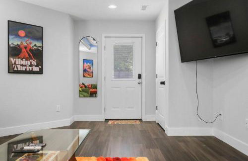 Groovy Getaway king suites, sleeps 8, dogs ok - Foto 4