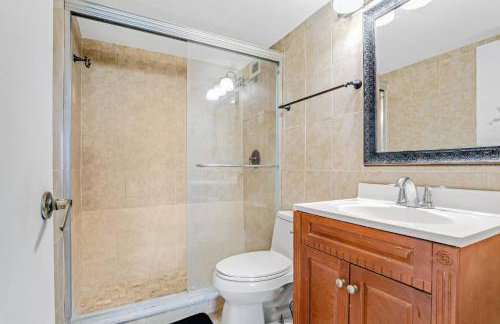 Spacious Beach Retreat | Oceanfront Pool & Tiki - Foto 34