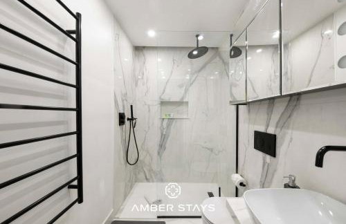 Modern 3 Bed Apartment in Acton by Amber Stays, Perfect for Business & Contractors - Photo 18