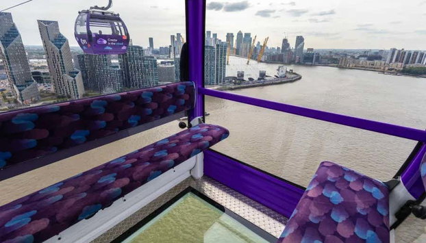 Entradas para el teleférico IFS Cloud Cable Car de Londres - Foto 4, Interior de una de las cabinas del teleférico
