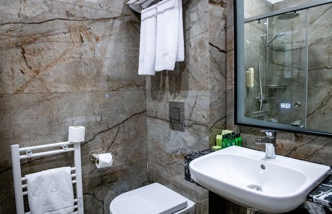 Agora Boutique - Photo 57