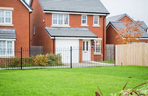 Comfortable 3-bedroom Bolton home - Photo 1