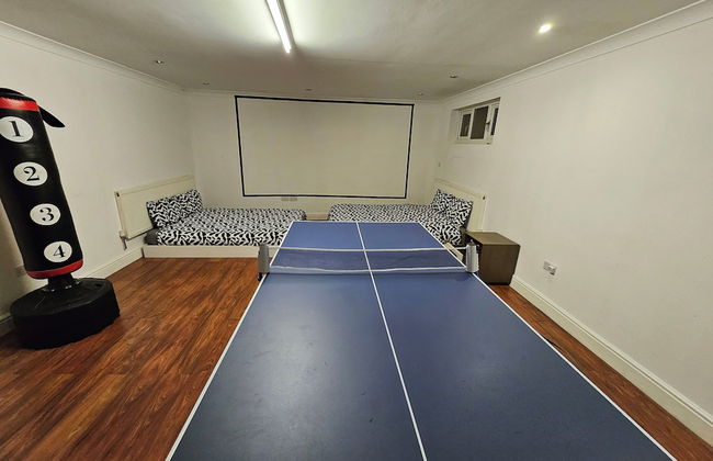 SnoozeDen Westmead – Windsor Castle & Legoland - Foto 11