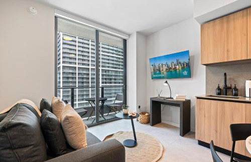 Downtown Condo with Den and Pool Access - Foto 31