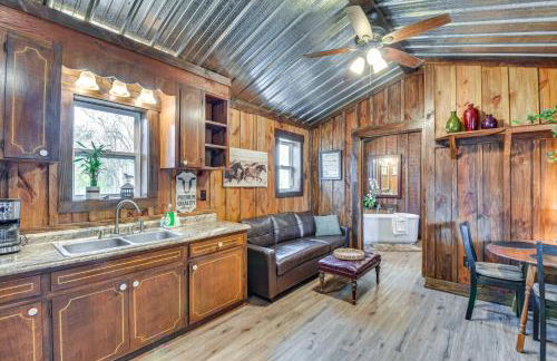 Clarkesville Rustic Hideaway on 38-Acre Farm! - Foto 6
