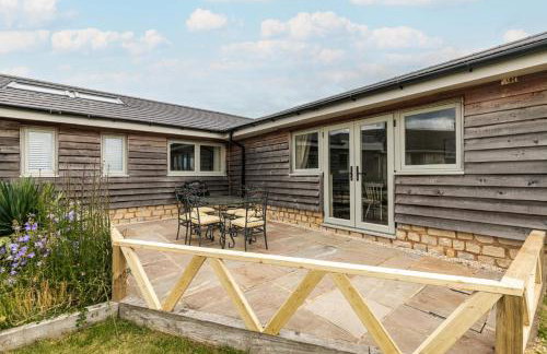 Grafton Fields near Silverstone - Photo 17