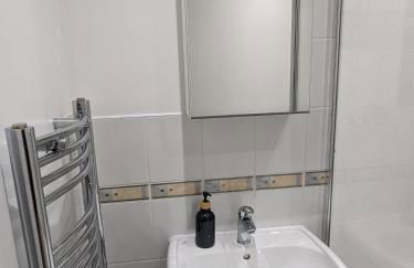 Beautiful Modern Coventry City Centre Apartment - Foto 27