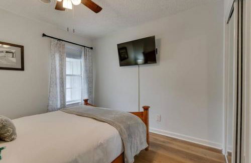 Beautiful 3 Bedroom- free parking 2M to Broadway - Foto 22