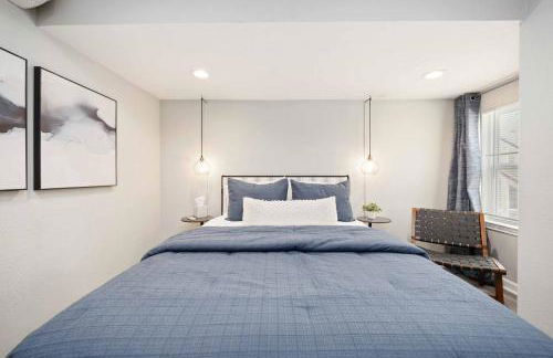 Steps from the Best of the Heights-Modern Comfort! - Foto 14