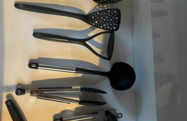 Park View is a beautiful whole entire house close to town centre, sleeps 8 in 4 rooms, 2 doubles and 4 single beds with 2 shower rooms, available for holidays, insurance stays, trades people, contractors, pets welcome - Foto 39