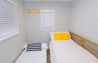 3BR Beach House | Fire Pit & Bar | Steps to Beach - Foto 22