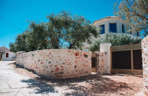 Villa Di Leon - Uniquely Designed Villa with Pool in a Picturesque Village near Famous Porto Limnionas, Offering Exceptional Hospitality By Villa Mana Gers - Photo 28