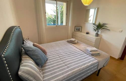 South facing 1 bed apartment, near beach - Photo 15