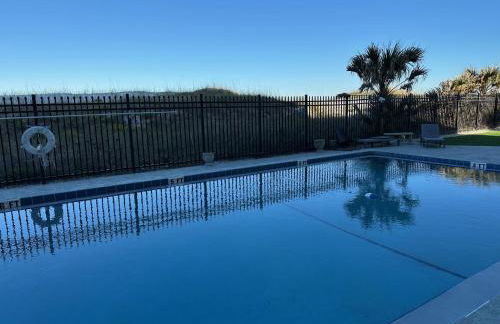 Welcome to Sandpiper Beachfront Condo Cozy 1-bed in JAX Beach, perfect for couples! Pet-friendly! - Foto 25