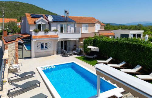 Villa Vision with Heated Pool & Jacuzzi in Sestanovac - Foto 57