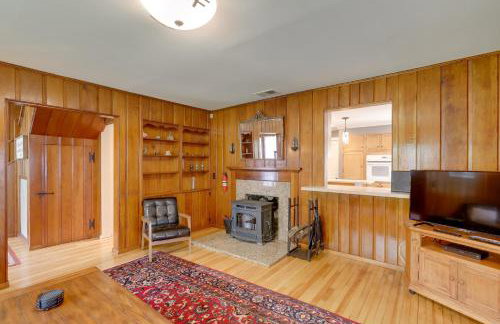 Franconia Escape on Half Acre w/ Fire Pit & Deck! - Foto 5
