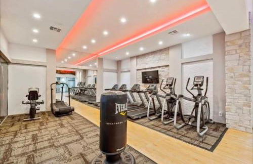 Sapphire 1BD Loft - Pool, Gym & Free Parking! - Photo 6