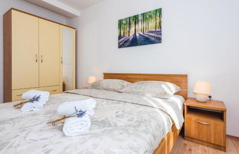 Six-Bedroom Holiday Home In Rogoznica - Foto 31