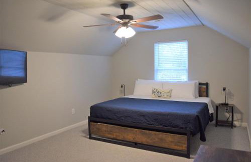 Gathering Place Big, with Dock, Fiber, and Tankless WH - Foto 26