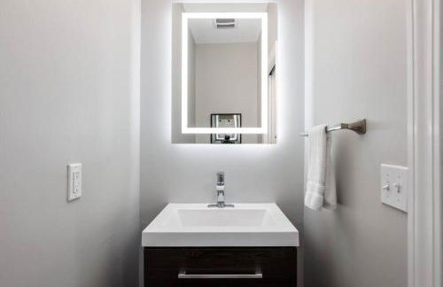 Lumber Barons Detroit Brush Park Penthouse 3BR 2 Kings 1 Queen 2 Baths 1 Car Garage - Photo 36