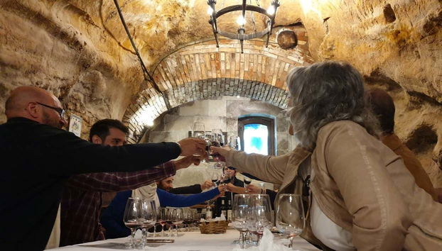 Disfrutando de la cata de vinos