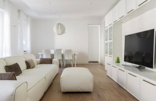 Pure White - by MyHomeInComo - Photo 2