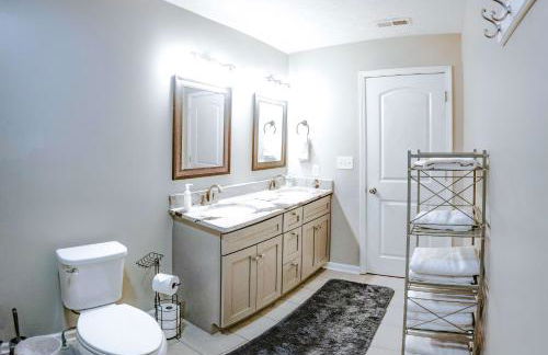 New 4 Bedroom House for Downtown Travelers - Foto 49