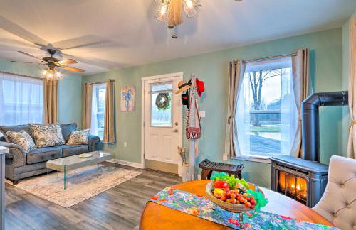 Unwind Fireside! Poconos Cottage 12 Mi to Slopes - Foto 1