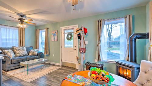 Unwind Fireside! Poconos Cottage 12 Mi to Slopes - Foto 1