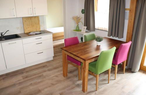 Wohnung #5 mit Balkon - zentrale dennoch ruhige Lage mit Terrasse - Stadtbus vor der Tür! - Foto 5