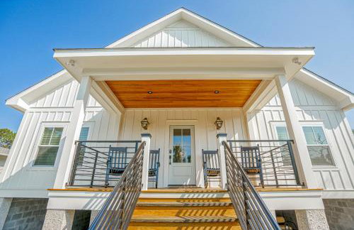 NEW LISTING Six Bedrooms - Private Dock - Steps to the Beach - Sleeps 14 - Foto 59
