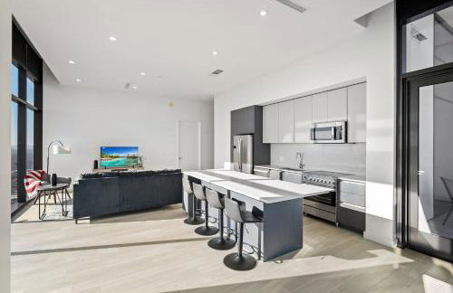 Luxurious Highland Park Penthouse with Stunning Views - Foto 8