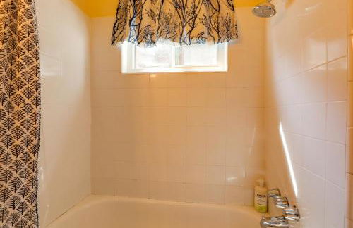 Hot Tub and Grill Pet-Friendly Apt, Walk to Midtown - Foto 17