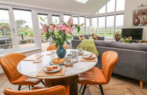 Meadowside - Photo 5