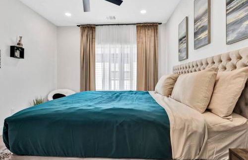 Dallas Escape w/ Rooftop + Yard • Sleeps 10 - Foto 19