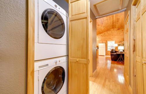 Peaceful Smoky Mountain Cabin with Deck and Fire Pit! - Foto 13