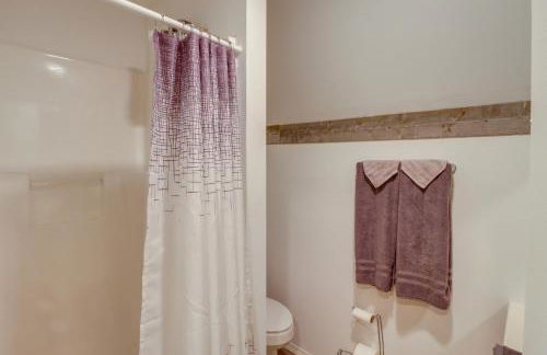 Higden Studio with Shared Patio, Yard Games, Grills! - Foto 14