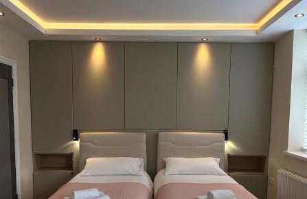 The Lily Aparts - Photo 5