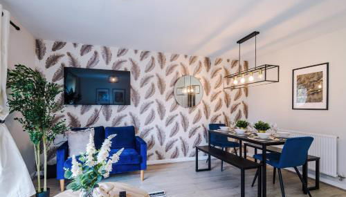 Liverpool-Halewood-Speke - NR Airport & JLR - Sleeps 8 - 5 Beds 1 sofabed 2 Bath Driveway Parking - Docks - Short 2 Long Stays - by Samina, ARZ Stays - Foto 3