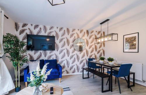 Liverpool-Halewood-Speke - NR Airport & JLR - Sleeps 8 - 5 Beds 1 sofabed 2 Bath Driveway Parking - Docks - Short 2 Long Stays - by Samina, ARZ Stays - Foto 3