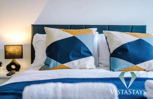 Spacious 3BDR House By Vista Stays Short Lets & Serviced Accommodation Salford With Pool Table & Free Parking - Photo 12
