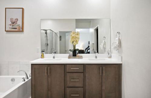 Views, Gameroom, Saltwater Pool & Hot tub, Firepit by MariamsBnb - Foto 18